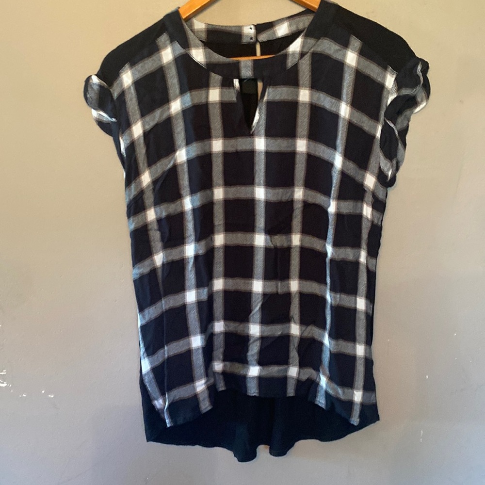 BCX short sleeve plaid front top with triangle cut out. Size medium